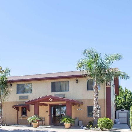 ซูเปอร์ 8 บาย วินด์แฮม เซลมา/เฟรสโน แอเรีย Hotel Selma ภายนอก รูปภาพ