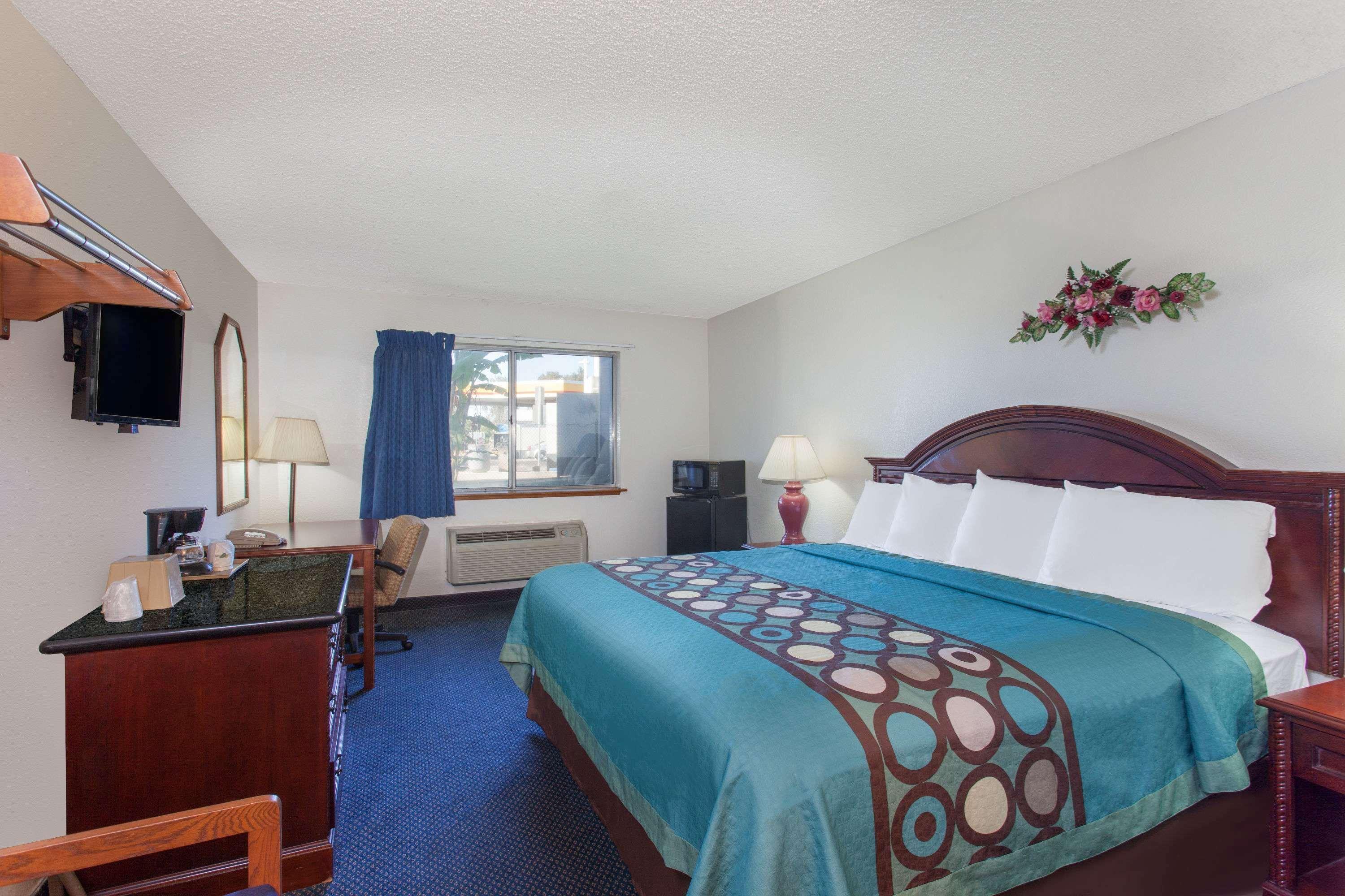 ซูเปอร์ 8 บาย วินด์แฮม เซลมา/เฟรสโน แอเรีย Hotel Selma ภายนอก รูปภาพ